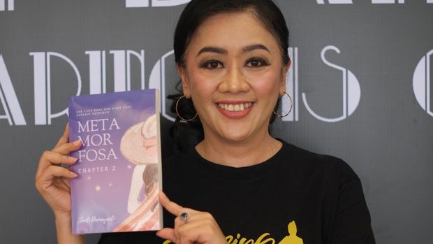 Penulis buku Metamorfosa, Tanti Damayanti