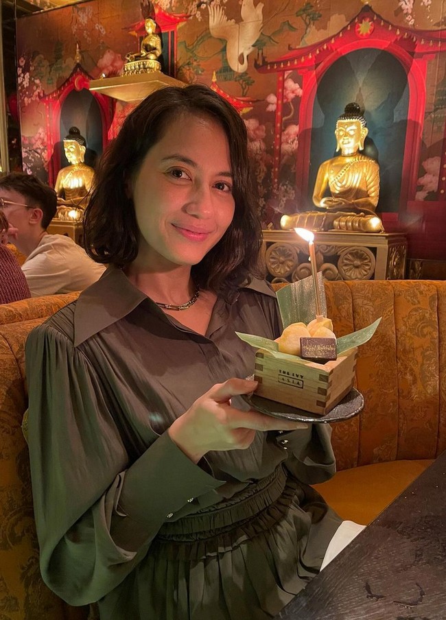 Pevita Pearce genap berusia 31 tahun pada 6 Oktober 2023. Wanita berzodiak Libra ini menyambut usia baru dengan suka cita lewat unggahan Instagram. Foto: Instagram/@pevpearce