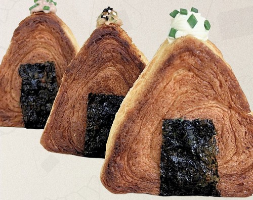 Potret onigiri croissant dengan tiga varian topping. (Ist)