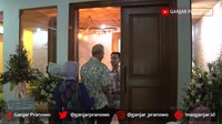 Dalam video berjudul ‘Menengok La Lembah Manah, Cucu Presiden Jokowi’ yang diunggah oleh Ganjar Pranowo di kanal YouTube resminya, Rabu (20/11/2019) silam, rumah Gibran tampak memiliki pagar yang tinggi. Meski begitu bagian depan rumahnya ditumbuhi berbagai tanaman menjalar di sekelilingnya sehingga memberikan kesan asri.
