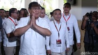 Terpisah, Sekjen Gerindra Ahmad Muzani menyebut Rapimnas Gerindra merupakan forum pengambilan keputusan tertinggi partai, di bawah kongres.