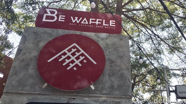Sensasi menikmati waffle dengan aneka topping di Surabaya