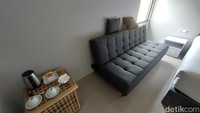 Untuk tarif menginap, menurut Hotel Manager Swiss-Belexpress Rest Area Eko Anom Purboyanto di kamar Express mulai dari Rp 195.000 net per kamar untuk masa inap selama 4 jam. Kemudian kamar Express Super Rp 245.000. Selain itu, ada kamar tipe Express Suite tersedia mulai dari Rp 295.000 net per kamar untuk masa inap selama 4 jam.  