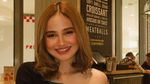 Liburan di Bali, Syifa Hadju Nikmati Tea Time dan Hangout di Beach Club