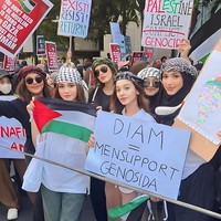 Perang Israel-Palestina menjadi sorotan dunia. Tidak sedikit orang yang membela Palestina, termasuk duo model kakak beradik Gigi dan Bella Hadid. Di Indonesia sendiri, ada Syifa Hadju yang ikut turun ke jalan menyuarakan kepeduliannya dengan Palestina. Foto: dok. Instagram/@novialatas