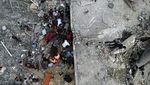Momen Bayi Korban Serangan Israel Dievakuasi dari Reruntuhan di Gaza