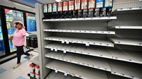 Begini penampakan rak-rak yang kosong di Rite Aid kawasan Alhambra, California, pada 18 Oktober 2023 lalu.