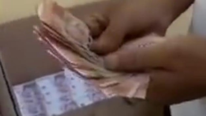 Video kades di Grobogan pamer uang gaib sebanyak 5 kardus. Foto diunggah Senin (23/10/2023).