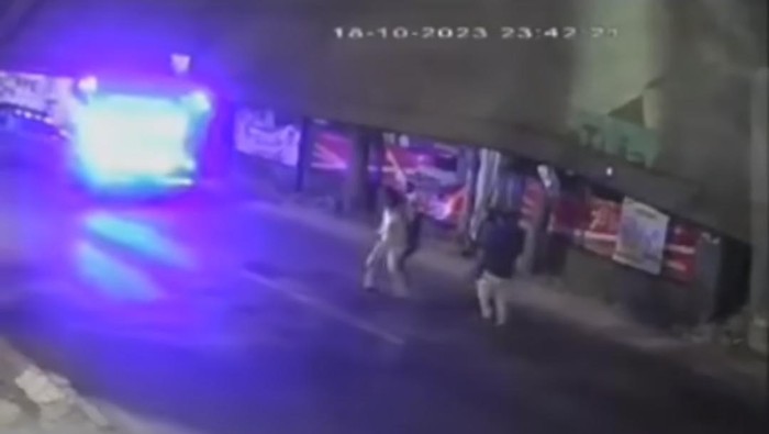 Viral penghadangan truk di Bekasi berujung pemuda tewas terlindas.