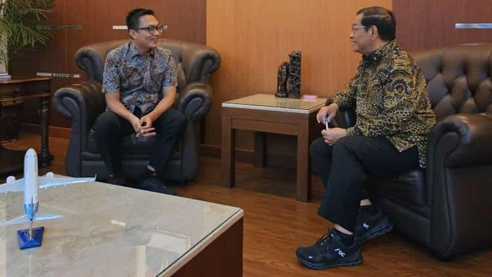 Aminuddin Maruf dan Menseskab Pramono Anung