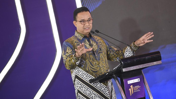 Bakal calon presiden Anies Baswedan menyampaikan materi saat menghadiri US-Indonesia Investment Summit di Jakarta, Selasa (24/10/2023). Acara bertema Mapping the Legacy, Navigating the Culture itu membahas rekomendasi iklim investasi Indonesia usai era pemerintahaan Presiden Joko Widodo. ANTARA FOTO/M Risyal Hidayat/aww.