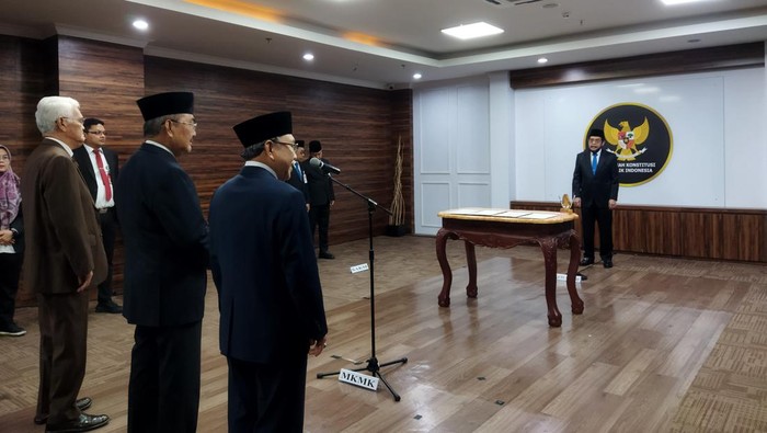 Anwar Usman lantik 3 anggota MKMK