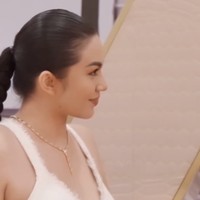 Begini potretnya dari tampak samping. Dipotret dari berbagai angle sekalipun, Ariel Tatum tetap terlihat cantik. Foto: Instagram/@arieltatum