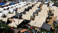 Deretan tenda untuk pengungsi di selatan Gaza. Sebelumnya militer Israel menyerukan agar warga Gaza mengungsi ke selatan wilayah itu demi keselamatan mereka.  