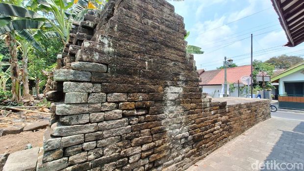 Benteng ini dulu mengelilingi Kerajaan Mataram. Salah satu bagiannya, konon dijebol anak Panembahan Senopati dengan kesaktiannya. Foto diambil Selasa (24/10/2023).