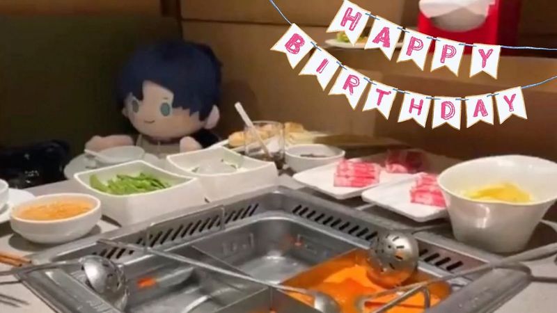 Berniat Rayakan Ultah Boneka di Restoran, Wanita Ini Ditolak Pegawai!