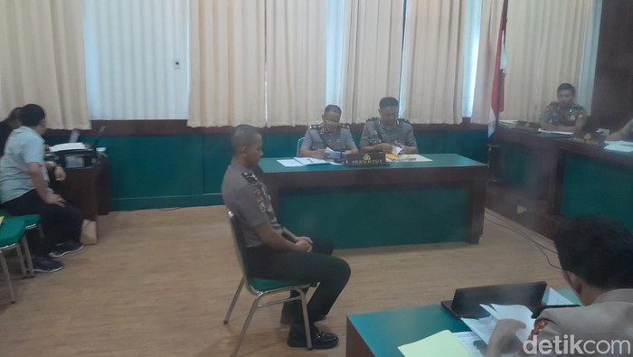 Bripda F menjalani sidang kode etik di Mapolda Sulsel.