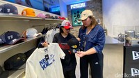 (Kiri) Martina Harianda Mutis, Brand Marketing GM, SEA - MAP Active dan (kanan) Tien Tamzil, Brand Marketing Manager PT. MAP Active saat pembukaan store ke-27 MAP Active. 