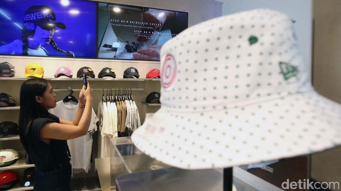 Ada menyuka topi, mampirlah ke Lt.2 Grand Indonesia. Beragam topi keren dihadirkan PT Mitra Adiperkasa (MAP) di store ke-27 mereka.