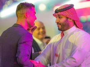 Ronaldo Bertemu Pangeran Salman, Bahas Piala Dunia Esports
