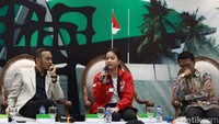 Anggota Fraksi Partai NasDem, Willy Aditya, Caleg DPRD DKI dari PSI, Zebi Magnolia, Pengamat Politik, Abdul Hakim MS menjadi pembicara dalam diskusi dialektika demokrasi di Media Center DPR RI, Jakarta, Selasa (24/10/2023).  