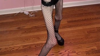 Saluran YouTube-nya memiliki lebih dari 2 juta pelanggan yang menonton video-video tentang haul pakaian, kecantikan, cosplay, dan vlog kehidupan sehari-harinya. Foto: Instagram.com/eugeniacooney