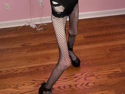 Penampilan Eugenia Cooney, YouTuber Bertubuh Sangat Kurus