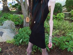 Penampilan Eugenia Cooney, YouTuber Bertubuh Sangat Kurus