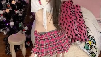 Pada tahun 2019, dia menghilang dari media sosial selama enam bulan dan dikabarkan menjalani rehabilitasi atas desakan teman-temannya, termasuk YouTuber Shane Dawson. Dia kembali dengan video berjudul Im Back yang menunjukkan perubahan positif dalam penampilan dan sikapnya. Foto: Instagram.com/eugeniacooney