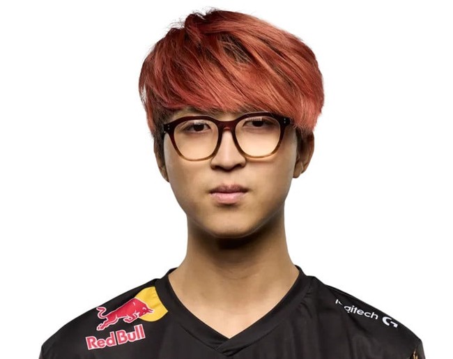 Transformasi Hans Sama pun ramai diperbincangkan di forum Korea Selatan. Banyak orang yang terkejut dengan bagaimana perubahan gayanya yang lebih sederhana tapi jadi jauh lebih menawan. Foto: Instagram