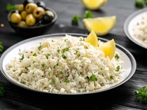 Resep Nasi Daun Jeruk Rice Cooker yang Simpel, Gurih, dan Bikin Nagih