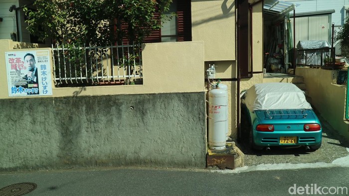 Ilustrasi parkir mobil di Jepang.