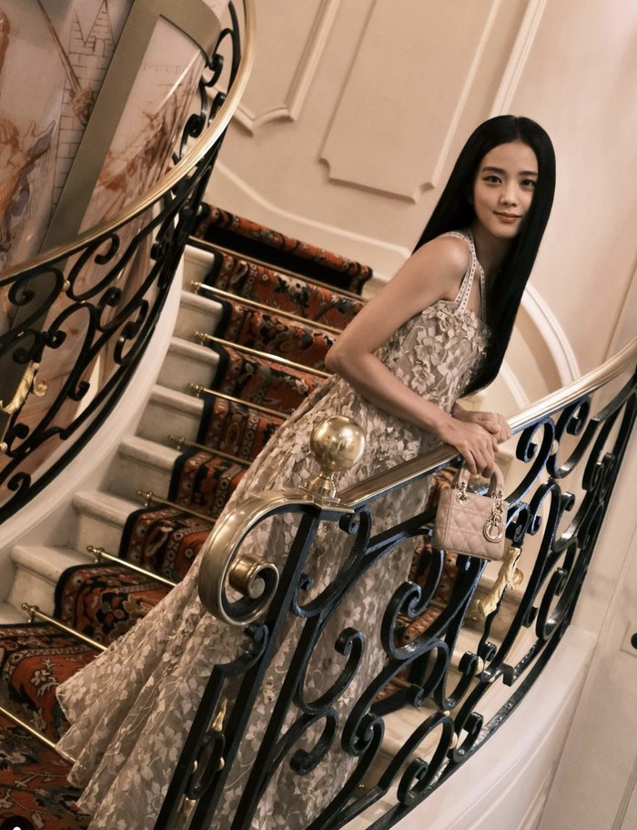 Jisoo 'BLACKPINK' Makan Enak di Paris hingga Los Angeles, Intip Momennya! Jisoo 'BLACKPINK' Makan Enak di Paris hingga Los Angeles, Intip Momennya!