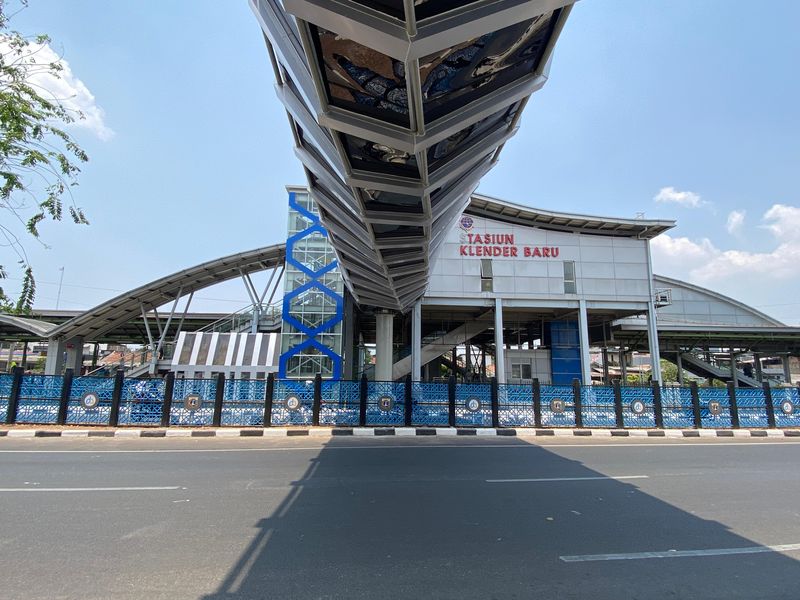 JPO Klender hampir selesai dibangun. (Dokumentasi Dinas Bina Marga DKI)