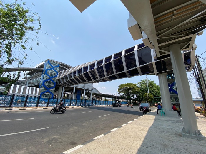 JPO Klender hampir selesai dibangun. (Dokumentasi Dinas Bina Marga DKI)