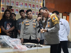 Tim Avatar Polisi Gerebek Rumah Produksi Senpi AK-47 Rakitan di Manokwari