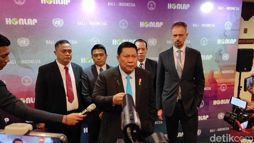 Kepala BNN Komjen Petrus Reinhard Golose memberikan keterangan kepada wartawan saat pertemuan HONLAP ke-45 di bilang Kecamatan Kuta, Kabupaten Badung, Selasa (24/10/2023). (I Wayan Sui Suadnyana/detikBali)