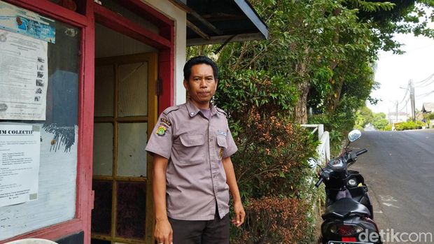 Kholid (46), saksi penemuan tengkorak dan tulang belulang di gorong-gorong Jakarta Timur (Kurniawan Fadilah/detikcom)