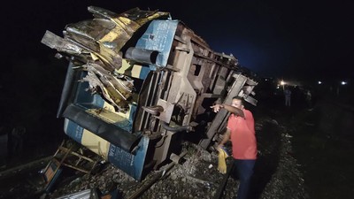 Kondisi Kereta yang Tabrakan di Bangladesh hingga Tewaskan 17 Orang