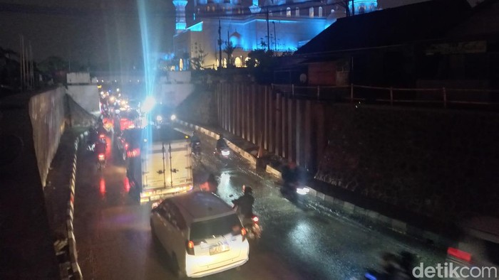 Kondisi Viaduk Gilingan Solo, Selasa (24/10/2023) malam.