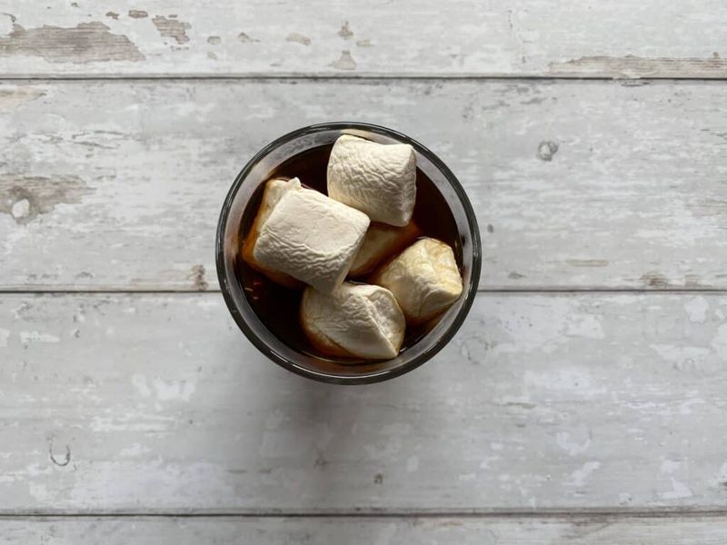 racikan kopi dan marshmallow
