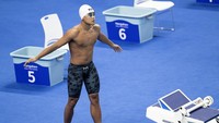 Atlet para renang Maulana Rifky Yavianda mempersembahkan medali emas kedua bagi kontingen Indonesia di Asian Para Games 2023. Antara Foto/NPC Indonesia/Agung Wahyudi.  