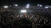Festival Dussehra memperingati kemenangan Dewa Rama atas raja iblis Rahwana, menandai kemenangan kebaikan atas kejahatan. Festival ini diikuti oleh ratusan warga di India.