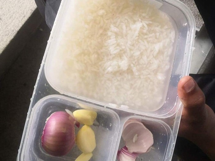 Miris! Satpam Ini Ketahuan Hanya Makan Nasi Sop dan Bawang Mentah