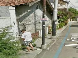 Momen Aneh yang Terekam Mobil Google