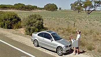 Ada yang ketahuan bercinta di jalan. Foto: Sisi Terang