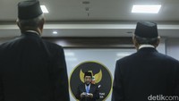 Seperti diketahui, MKMK dibentuk untuk menyelidiki dugaan pelanggaran etik dalam Putusan Mahkamah Konstitusi (MK) Nomor 90/PUU-XXI/2023 tentang usia di bawah 40 tahun bisa menjadi capres/cawapres sepanjang sedang/pernah menjadi kepala daerah.