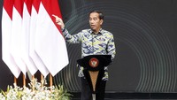 Presiden Joko Widodo berpendapat kerja sama tim menjadi hal krusial dalam menjaga perekonomian tetap berada di jalur yang aman. Meskipun kebijakan makro ekonomi menjadi hal penting, namun sektor mikro juga harus selalu dikawal.