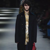 Sebelum gelarnya dicabut, nama Nikolai memang sudah terkenal di industri modeling. Ia pernah melenggang di Burberry’s London Fashion Week hingga menjadi model dari brand mewah Dior. Foto: Instagram @nikolaitildanmark