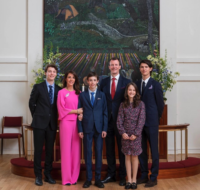 Meski gelar pangerannya dicabut, Nikolai dan ketiga saudaranya akan dikenal sebagai Count of Monpezat atau Countess of Monzepat. Nikolai akan tetap berada di posisi dalam urutan tujuh hingga sepuluh suksesi kerajaan dalam takhta kerajaan.  Foto: Instagram @nikolaitildanmark